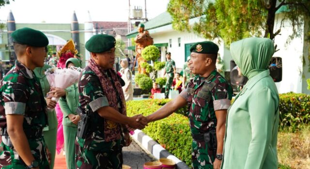 Pangdivif 2 Kostrad Beri Motivasi Keluarga Prajurit Yonarmed 12 yang Bertugas di Perbatasan RI-RDTL IMG 20260625 WA0026