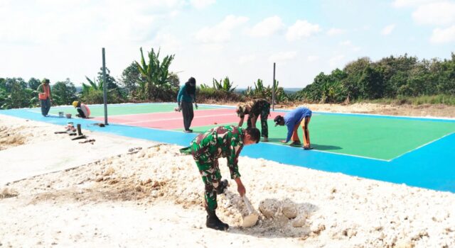 Antusias Warga Tinggi, Pra TMMD Kodim Lamongan Bangun Lapangan Voli Desa Tlemang IMG 20260626 WA0023