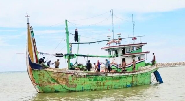 KMN ENTOK Hilang Kontak di Perairan Kangean, Satpolairud Lamongan Percepat Pencarian IMG 20260702 WA0034