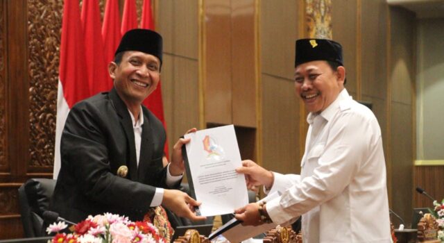 Paripurna DPRD Bojonegoro: APBD 2025 Disahkan dengan Belasan Rekomendasi IMG 20260707 WA0017