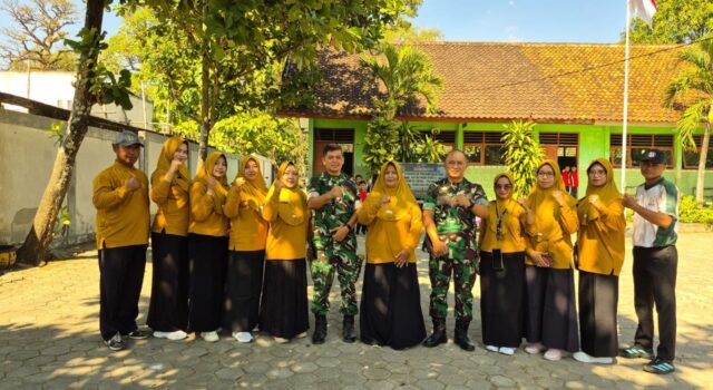 Cara Yonif YTP 885 Bentuk Karakter Siswa SDN 2 Dander Bojonegoro IMG 20260716 WA0023