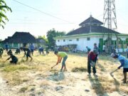 Satgas TMMD 129 Bojonegoro Bersihkan Masjid Krebet Kesongo, Warga Beri Apresiasi IMG 20260720 WA0033