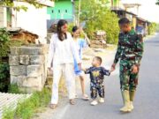 Balita Loreng Gandeng Prajurit TNI, Momen TMMD Bojonegoro Ini Bikin Adem IMG 20260720 WA0041