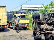 Diduga Hilang Kendali, Truk Box Tabrak Colt Diesel di Solokuro Lamongan IMG 20260723 WA0016