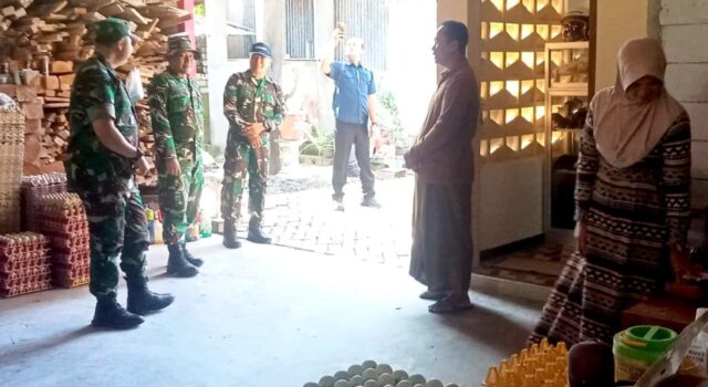 Dansatgas TMMD 129 Bojonegoro Borong UMKM Telur Asin Warga Kesongo IMG 20260723 WA0038