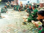 Momen Makan Lesehan Satgas TMMD 129 Bojonegoro Perkuat Soliditas IMG 20260723 WA0042
