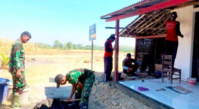Finishing RTLH Mbah Wagini Dikebut, Bukti Nyata Kepedulian TMMD 129 Bojonegoro IMG 20260727 WA0025
