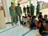 Momen Hangat TMMD Bojonegoro, Lettu Purnomo dan Serka Lasmidi Tanamkan Kedekatan TNI dengan Generasi Muda IMG 20260803 WA0013
