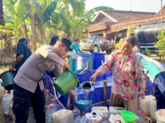 Saat Sumur Mulai Kering, 8.000 Liter Air Bersih Datang ke Desa Bondol Ngambon Bojonegoro IMG 20260808 WA0076