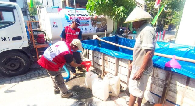 Kekeringan Makin Terasa, PMI Bojonegoro Salurkan Air Bersih IMG 20260811 WA0082