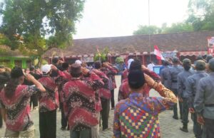 Tinggalkan Sawah Sejenak, RT RW Bayemgede Kepohbaru Bojonegoro Kompak Upacara IMG 20260817 WA0001