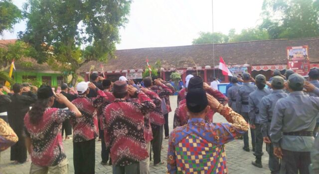Tinggalkan Sawah Sejenak, RT RW Bayemgede Kepohbaru Bojonegoro Kompak Upacara IMG 20260817 WA0001