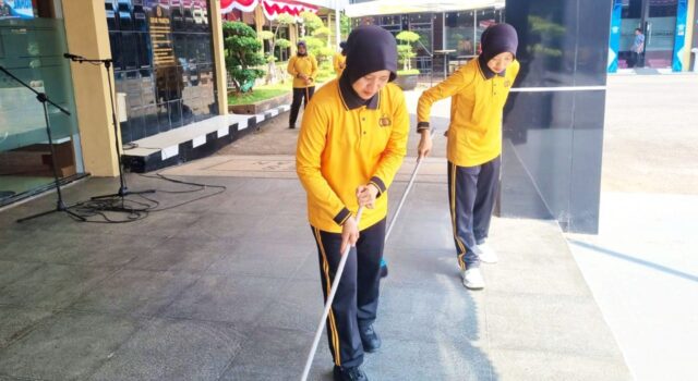 Ada yang Berbeda Jelang HUT Polwan ke-78, Polwan Lamongan Bersih-Bersih Mako IMG 20260820 WA0032