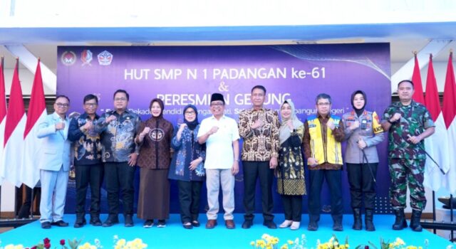 Menko PMK Pratikno Datang ke SMPN 1 Padangan Bojonegoro, Bawa Bantuan untuk Siswa IMG 20260822 WA0028