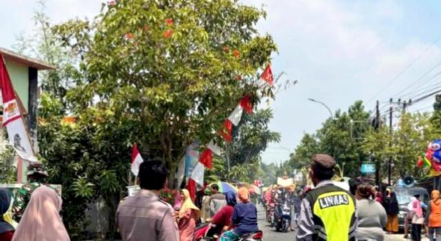 Polisi Kawal Karnaval Sugihwaras Bojonegoro, Arus Lalu Lintas Diatur IMG 20260829 WA0032