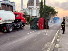 Truk Colt Diesel Terguling di Jalan Babat-Lamongan, Tiang PJU Ikut Roboh IMG 20260902 WA0005