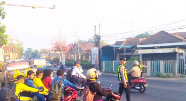 Antisipasi Macet Pagi, Polisi Atur Lalu Lintas di Proliman Kapas Bojonegoro IMG 20260904 WA0037