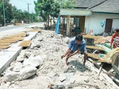 Proyek Drainase di Sidomukti Kepohbaru Bojonegoro Diprotes, Pagar Warga Roboh
