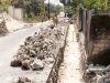 U-Ditch Sranak Bojonegoro Mangkrak Sepekan, Jalan Dipenuhi Kerukan dan Batu