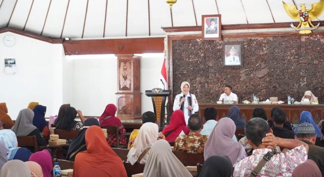 Bantuan Usaha Cair, Bupati Bojonegoro Minta Warga Kembangkan Usahanya