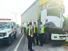 Kecelakaan di Lamongan, Truk Tronton Tabrak Truk Parkir di JLU