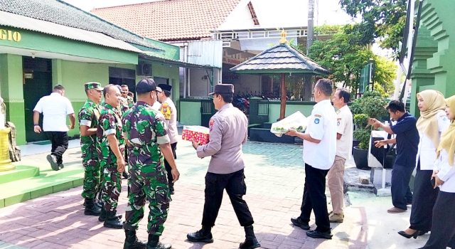 TNI Dapat Kejutan di HUT ke-81, Forkopimcam Sugio Lamongan Kompak