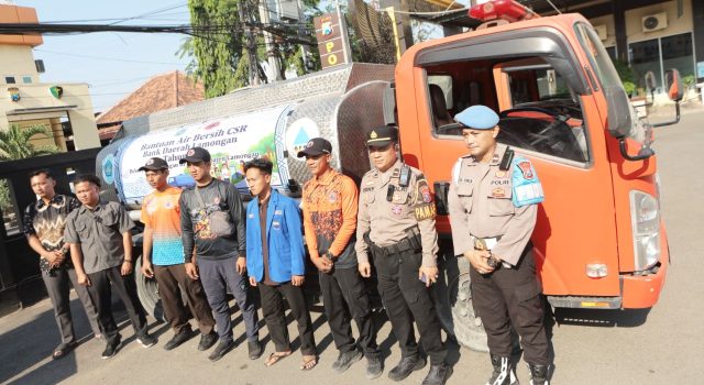 Polres Lamongan Gandeng PMII, Puluhan Ribu Liter Air Bersih Mengalir untuk Warga Dermolemahbang