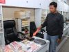 Beli Mi Instan hingga Rokok Pakai Uang Palsu, Polisi Amankan Dua Perempuan