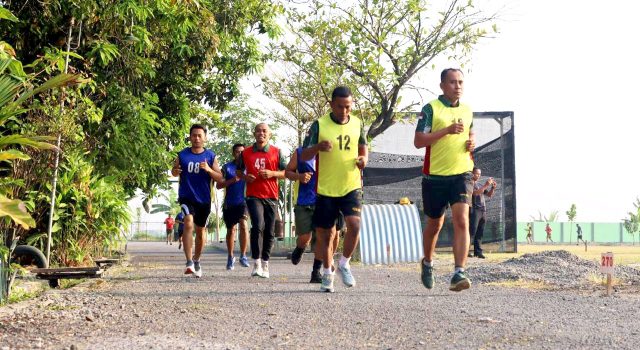 Prajurit dan PNS Kodim 0812 Lamongan Ikuti Tes Fisik, Ini Rangkaian Ujiannya