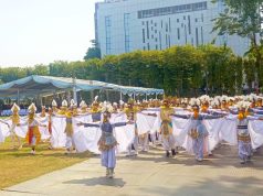 Alun-Alun Bojonegoro Dibuat Terpukau oleh 349 Penari Meliwis Putih