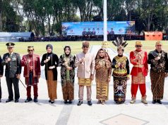 Bupati Wahono Berbusana Minang, Wabup Nurul Tampil dengan Adat Dayak di Hari Jadi Bojonegoro ke-349