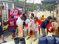 Warga Brangkal Bojonegoro Terbantu, CV Alzi Putra Salurkan 35.000 Liter Air Bersih