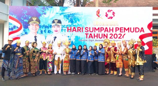 Baju Adat Nusantara Warnai Sumpah Pemuda di Bojonegoro, Ini Maknanya