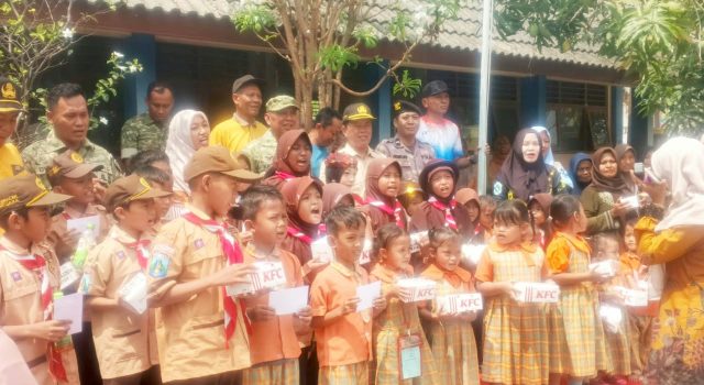 Jumat Berkah di Lamongan, H. Ihsan Misnan Tebar Kebaikan di SDN Bogoharjo