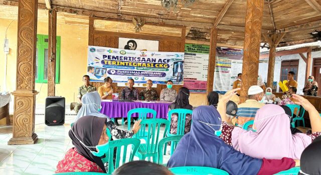 Bantu Warga Dapat Layanan Kesehatan, Babinsa Sukorame Lamongan Dampingi Pengobatan Gratis